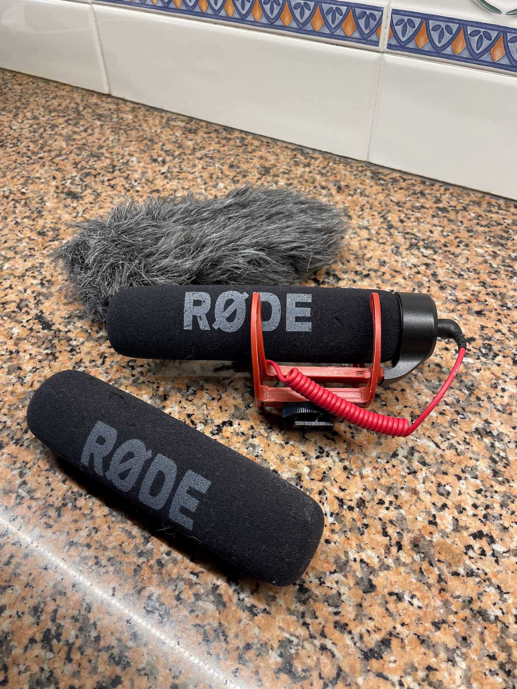 Rode Videomic Go Microfone para Câmara c/ deadcat