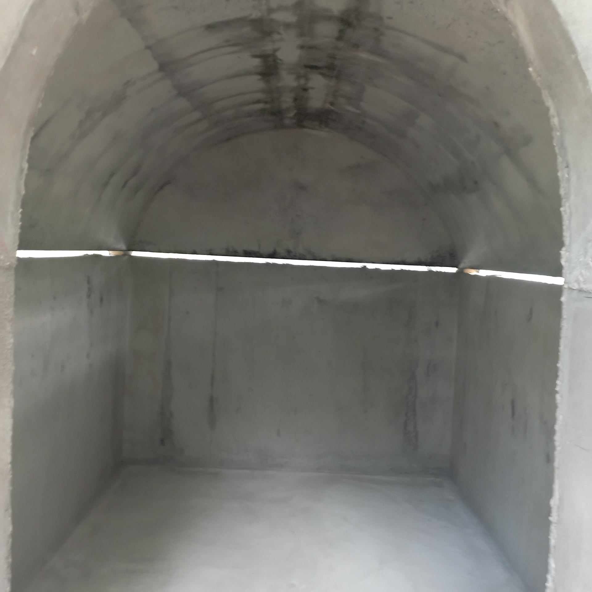Piwnica betonowa ziemianka piwniczka spiżarnia