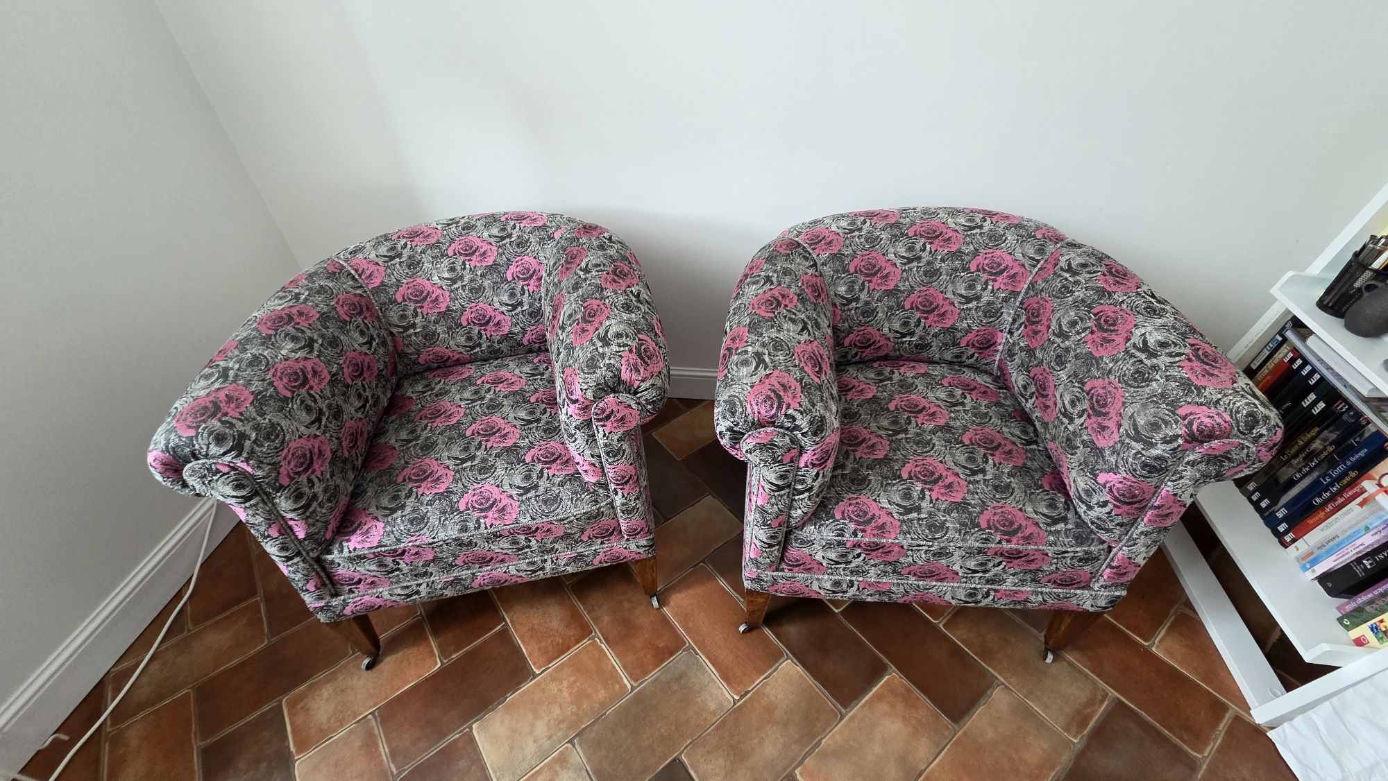 Komplet 2 foteli w stylu angielskim – eleganckie, stan bardzo dobry