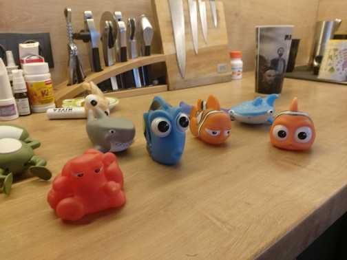 Brinquedos para bebé do Nemo, jogam àgua c/8un. diversas.