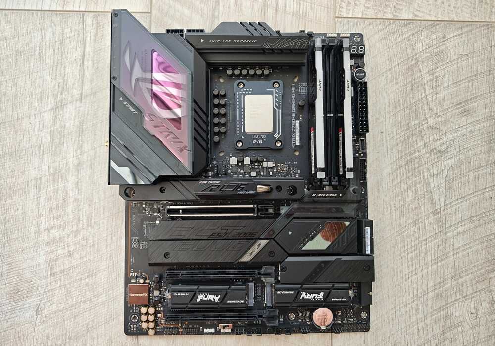 i9-13900KF Asus ROG STRIX Z790-E WIFI 32GB DDR5-6000 FURY Beast RGB