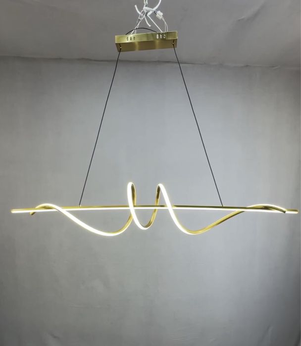 Видовжена світобіодна,люстра підвісна чорна