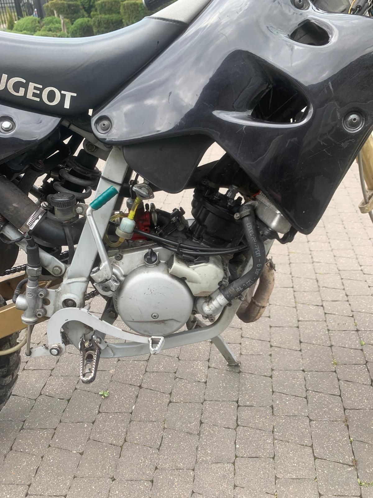 Cross Peugeot xp6 am6
