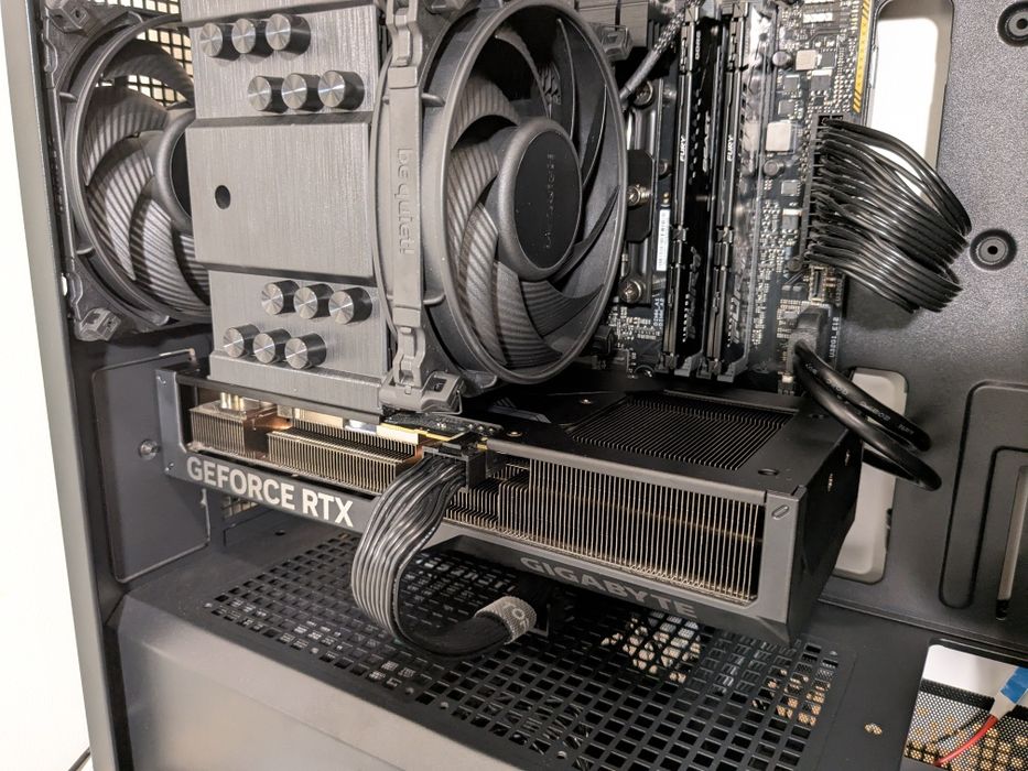 Відеокарта RTX 4070 Gigabyte