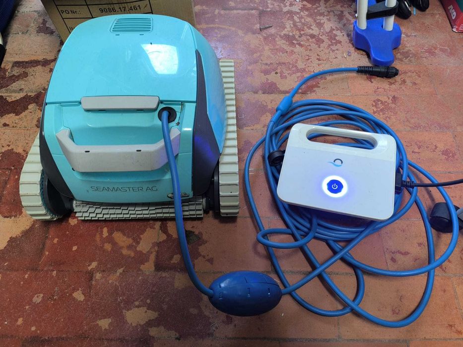ROBOT aspirador limpa fundos piscinas elétrico Seamaster AG Dolphin