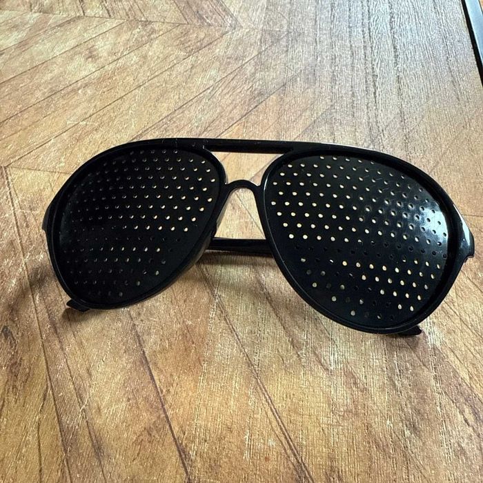 Очки для улучшения зрения - тренажёры с перфорированной линзой сеткой