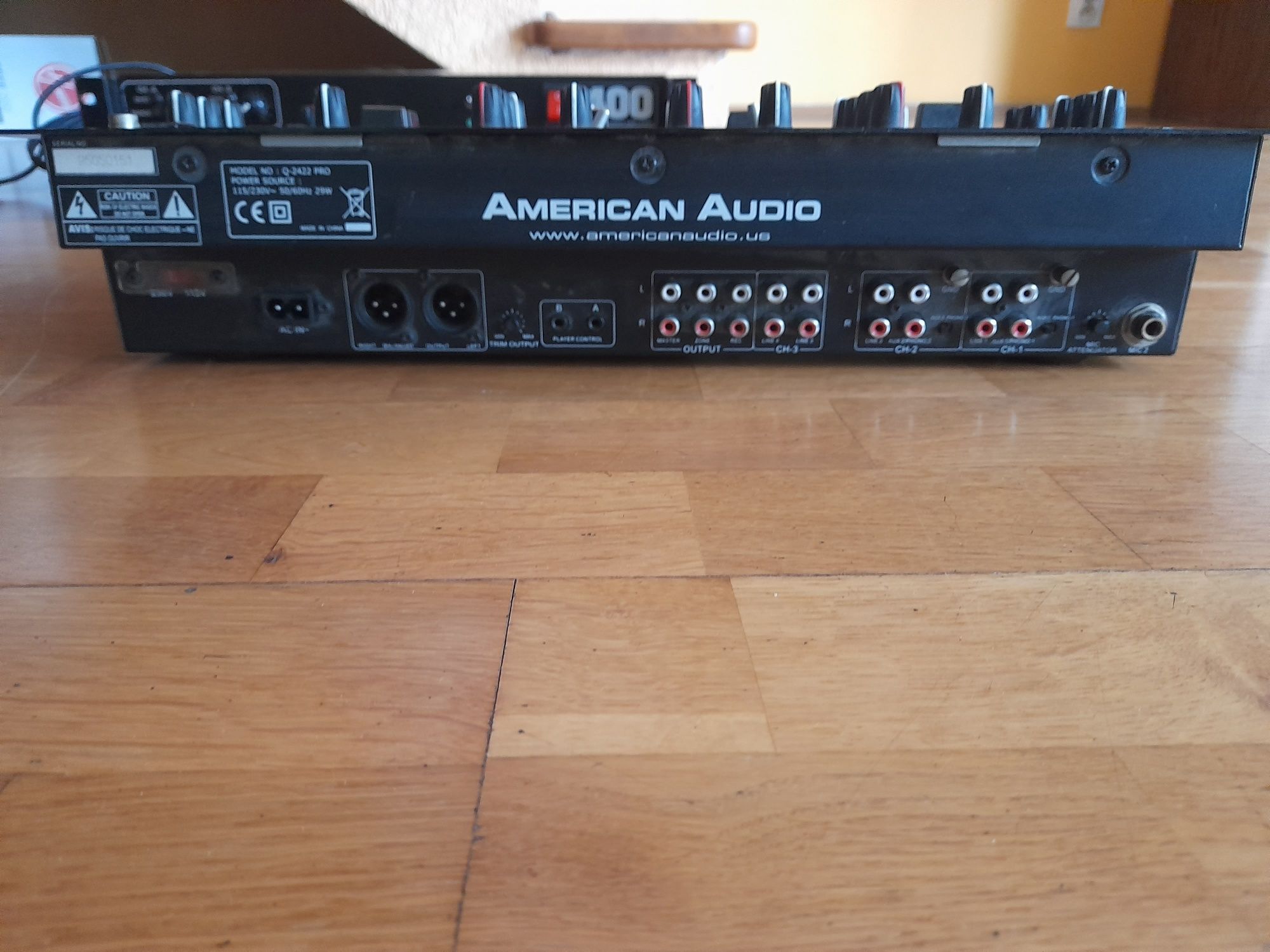 Mikser American Audio Q-2422 PRO i crossover