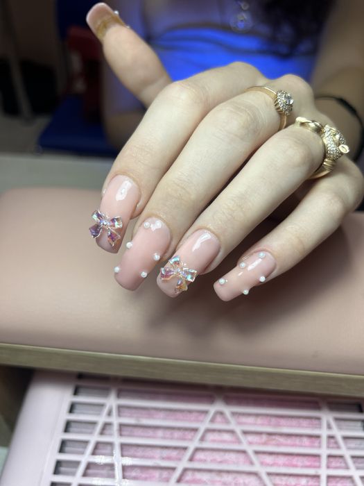 Манікюр/педикюр Новобіличі Академ Салон 600 грн