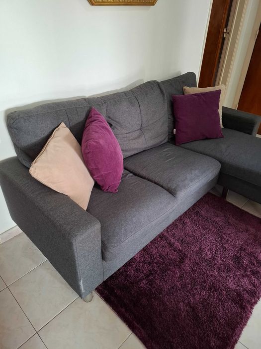 Sofa,tapete,almofadas.
