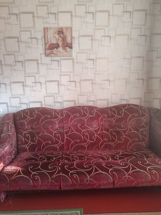 Продам диван під ремонт