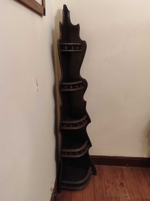 Expositor de canto em madeira