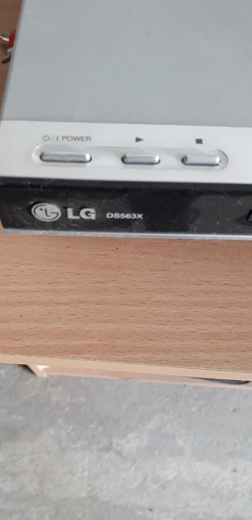Продам DVD  плеєр LG DS 563 X
