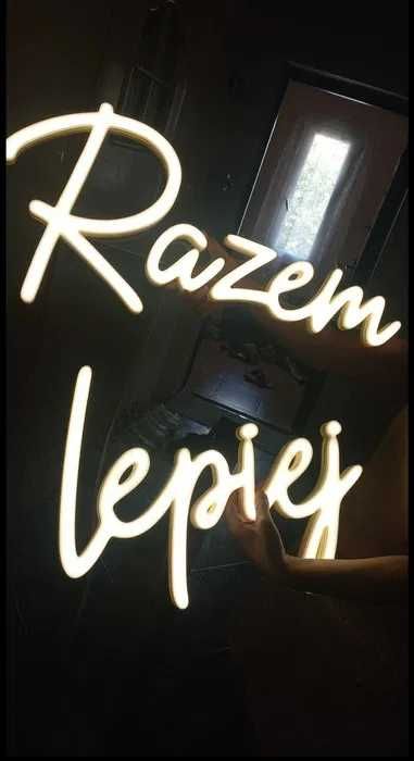 Napis  Razem Lepiej