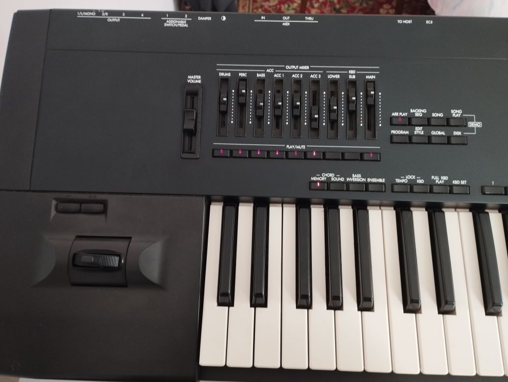 Синтезатор Korg I30
