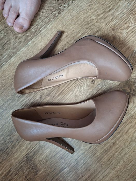 Туфлі лодочки бежеві на каблуку