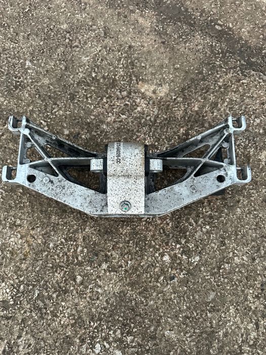 Кронштейн крепления КПП Jaguar XE XF F-Pace