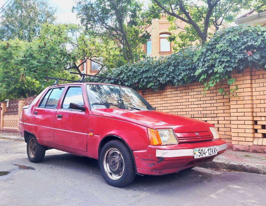 Заз  славута   на полно  ходу  по городу га 10