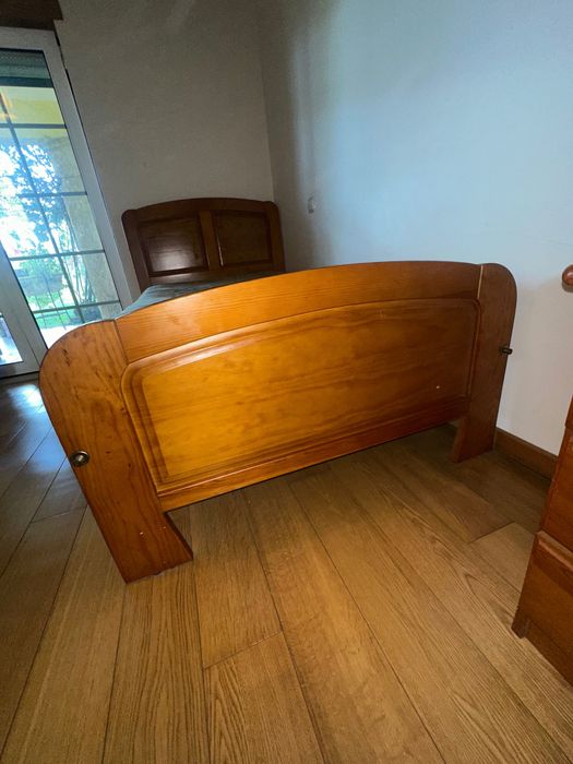 Cama solteiro com estrado