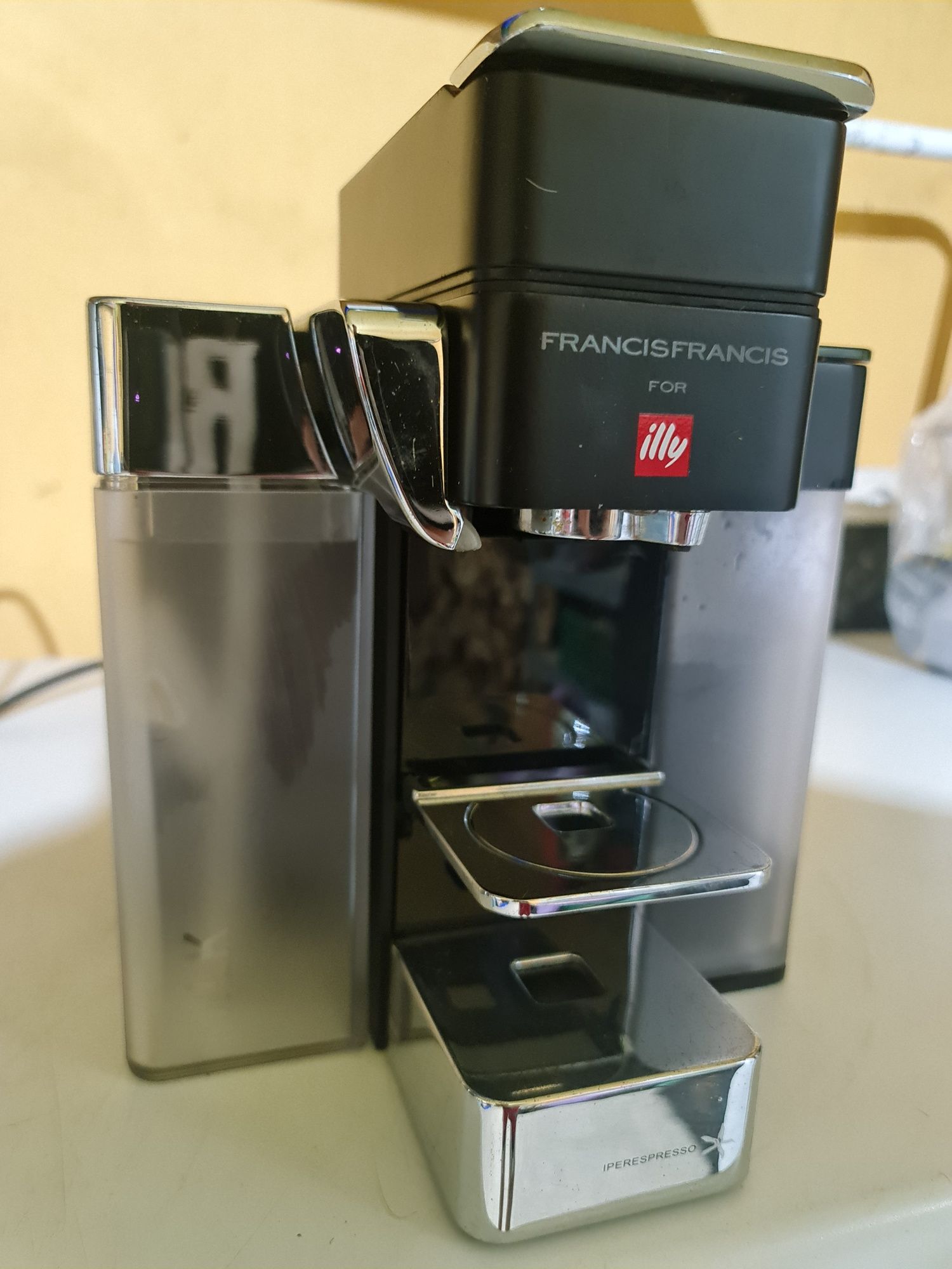 Máquina de café Francis Francis para Illy Y5
