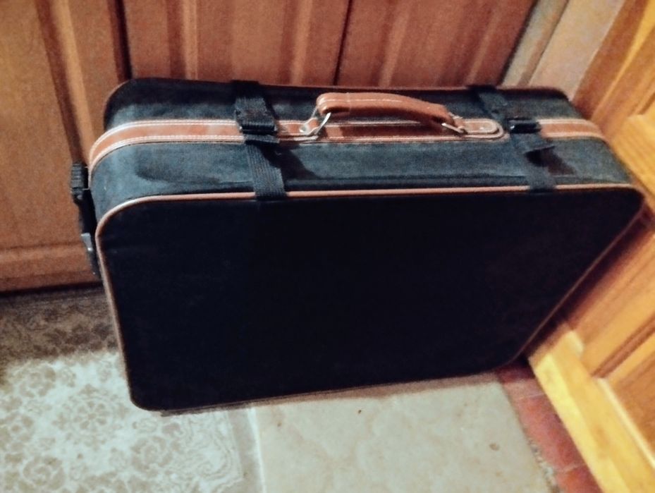 Чемодан дорожный