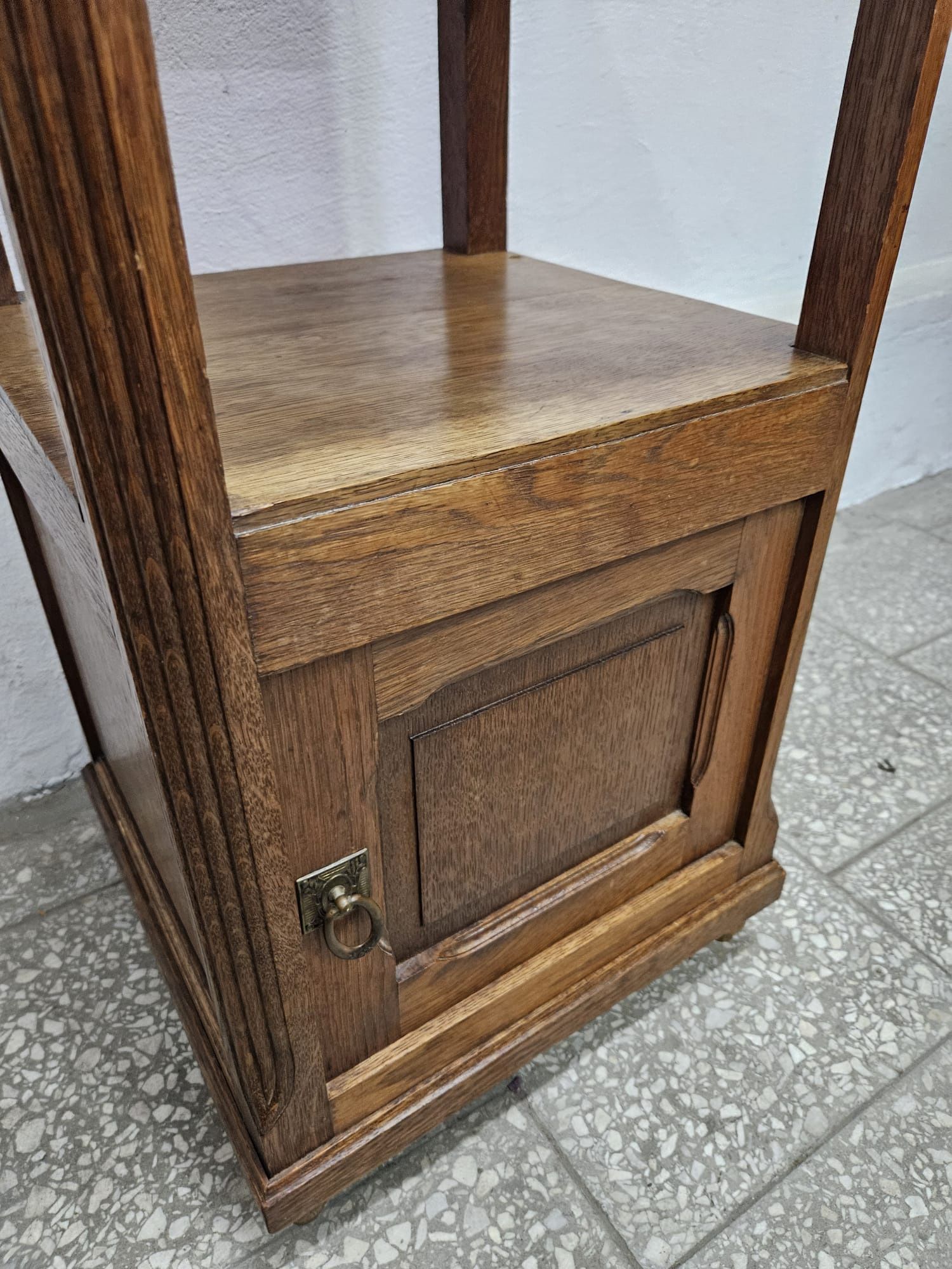 Ładna stara szafeczka komoda z blatem marmurowym /