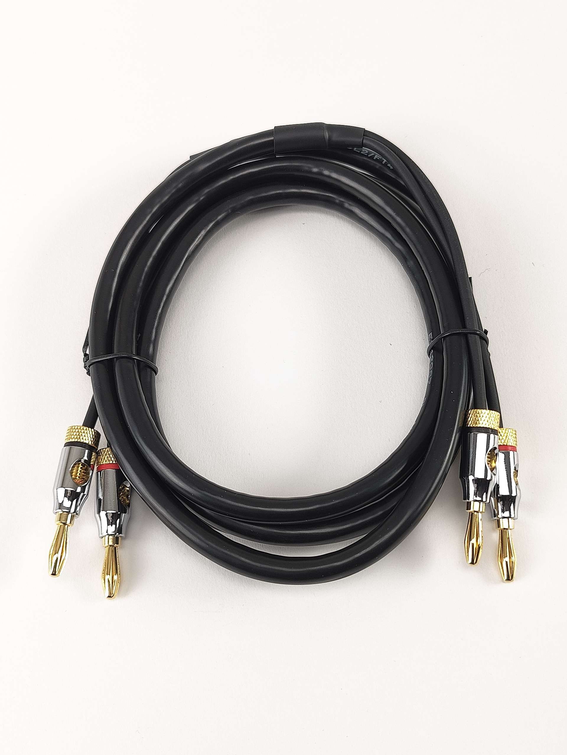 Kabel głośnikowy z wtykami bananowymi Amazon Basics czarny 0,9 m