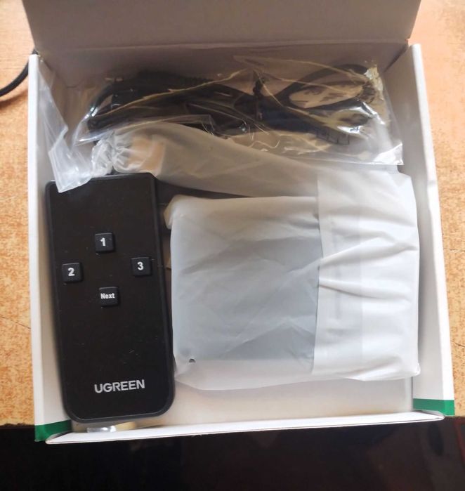 Przełącznik Switch UGREEN CM332 3w1 HDMI 1.4 4K 30 Hz pilot