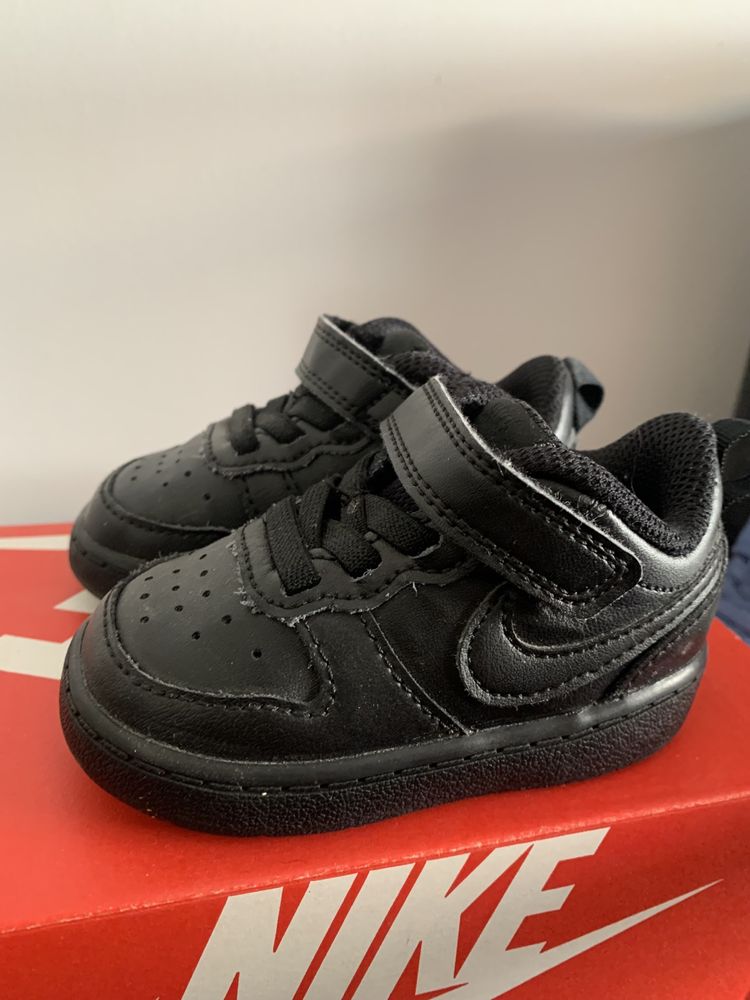 Tênis Nike (tamanho 19,5)