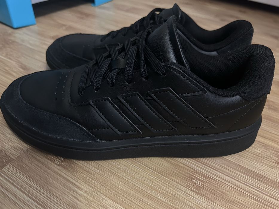 Кросівки Adidas COURTBLOCK 37 розмір (23см)