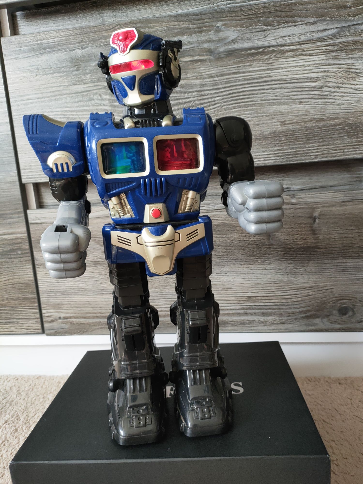 Игрушка, большой робот, робокоп, робот полицейский, трансформер