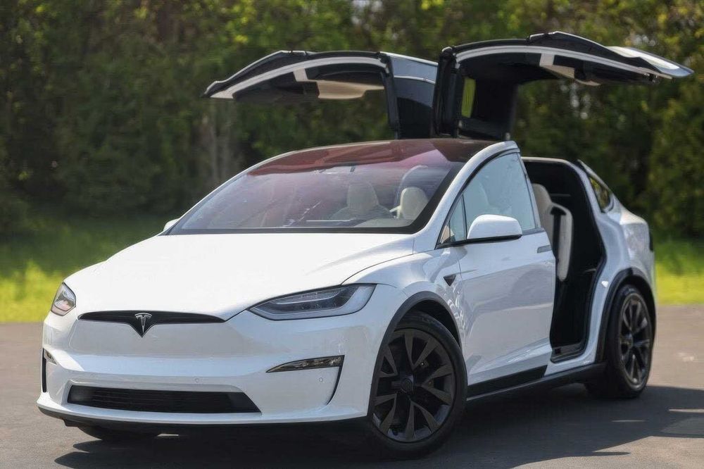 Tesla Model X      2023