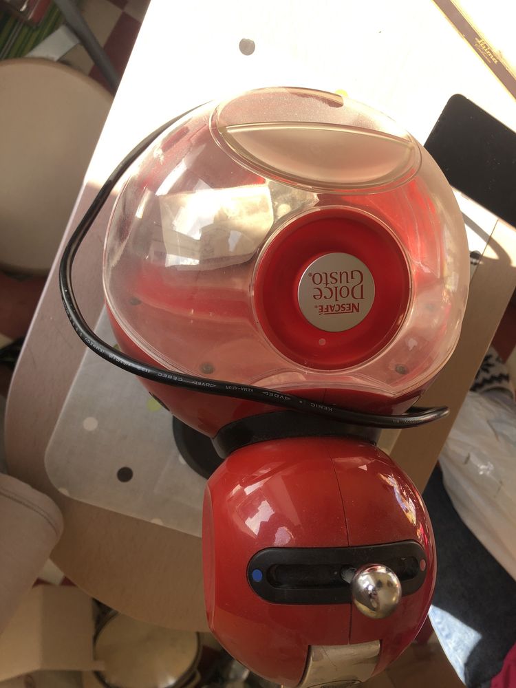 Кавомашинка Nescafé dolce gusto