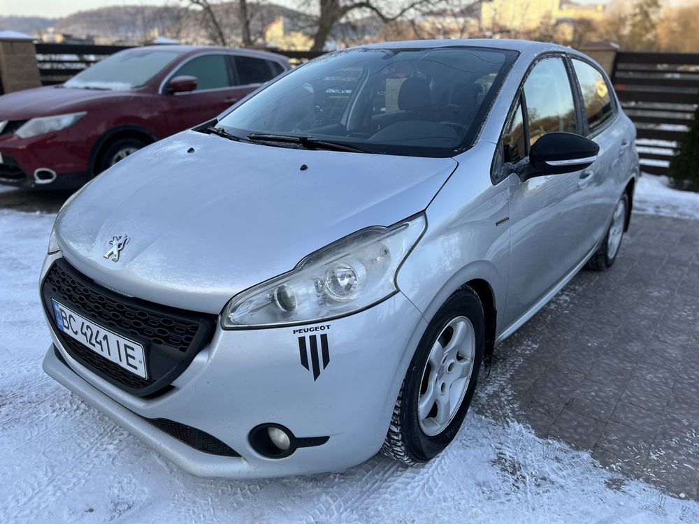 Peugeot/Пежо 208 1.4 2012