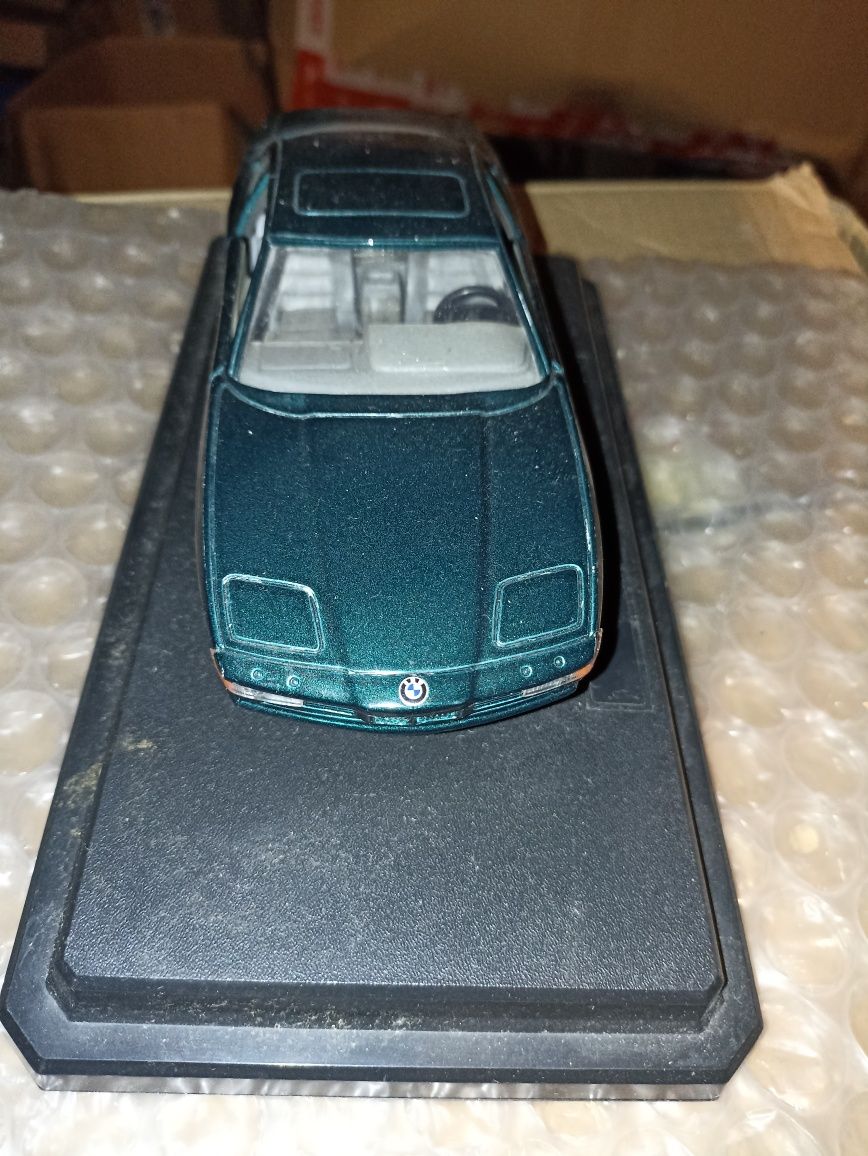 Stary vintage Model BMW 850i skala 1:24