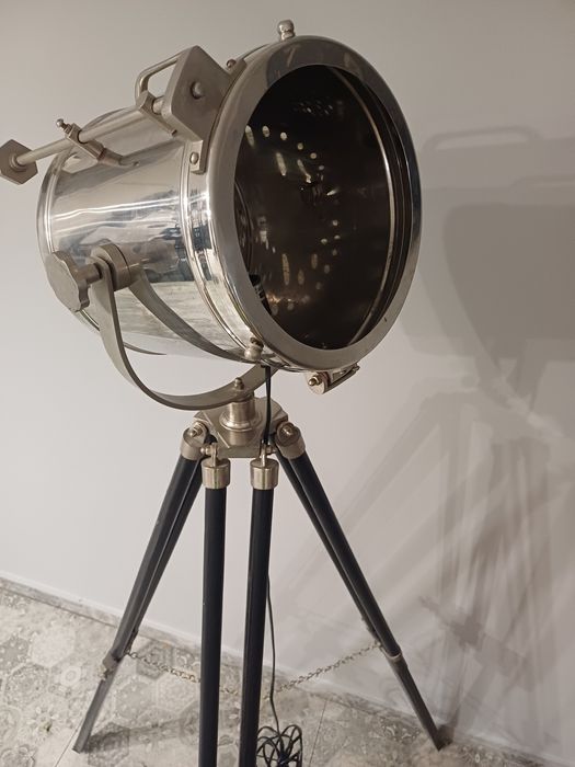 Lampa stojąca metalowa