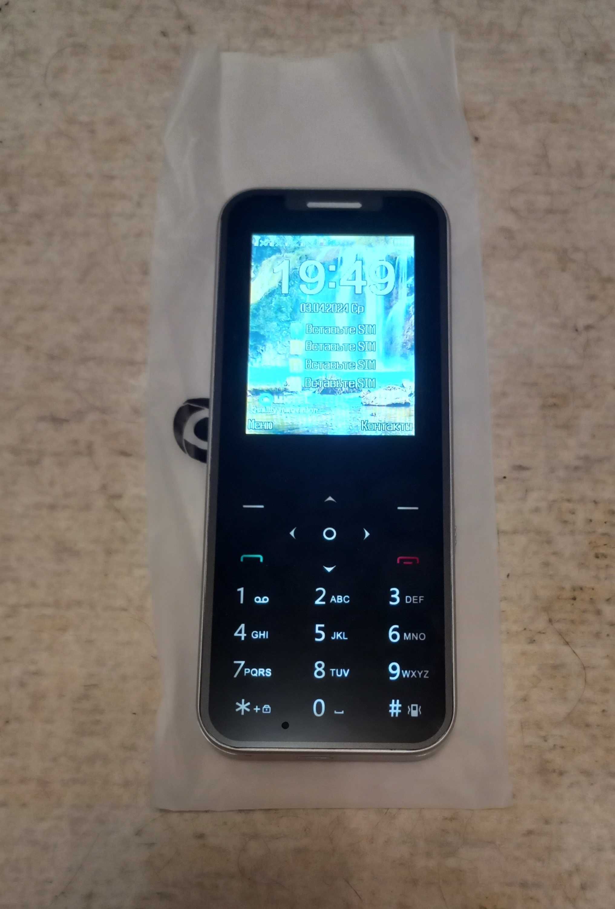 мобильный телефон с четырьмя SIM-картами MKTEL M14