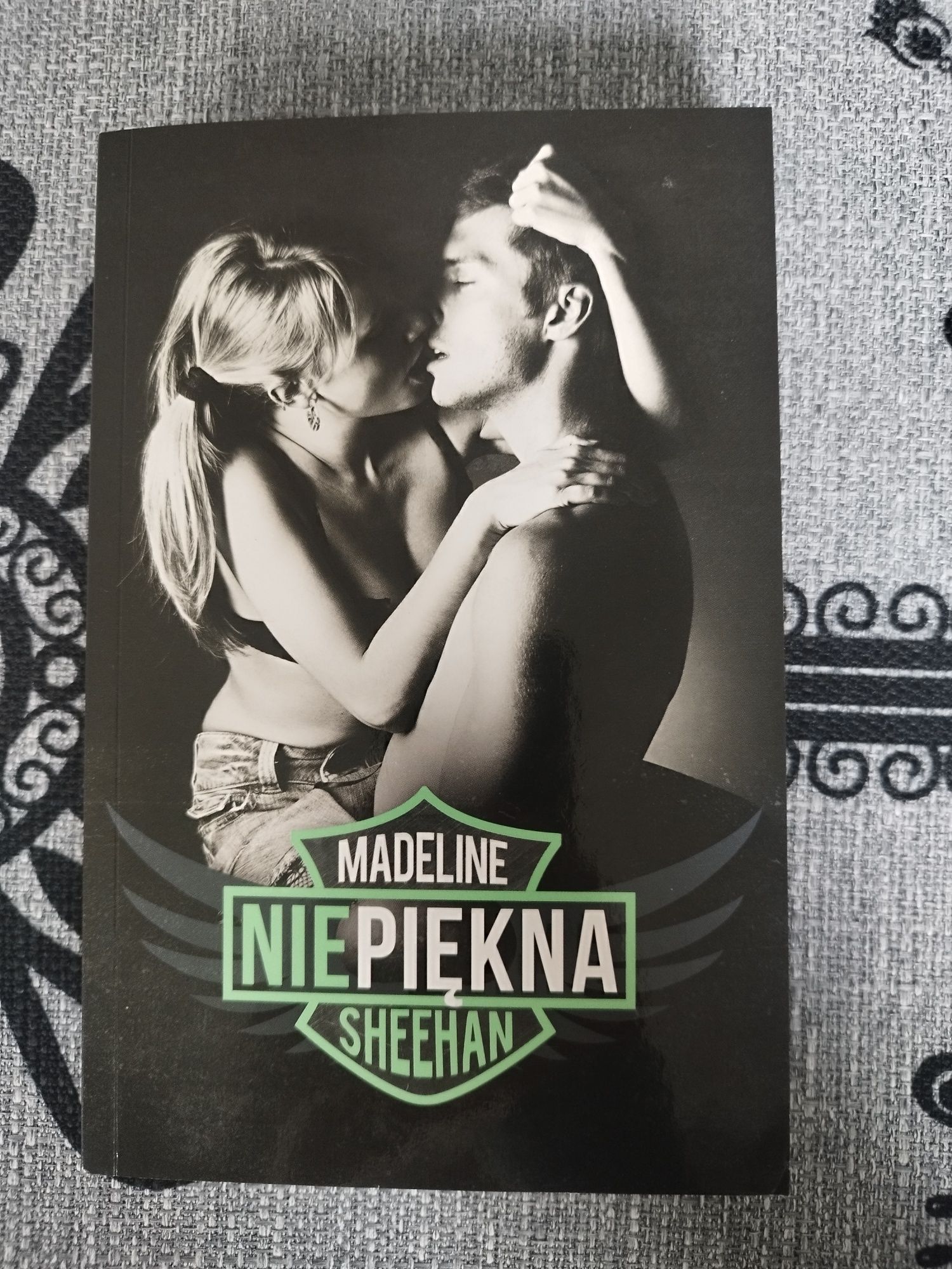Niepiękna- Madeline Sheehan