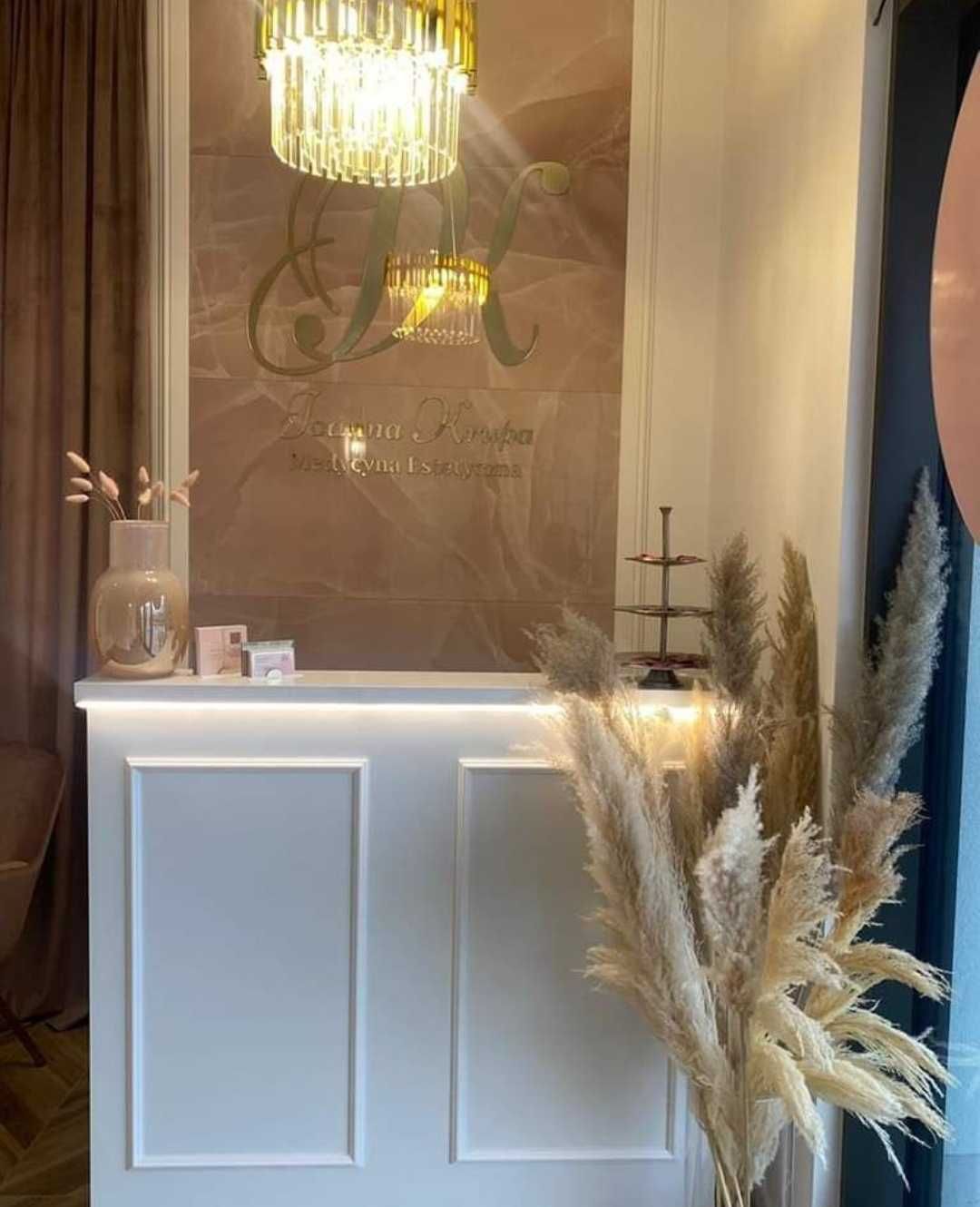 Lada recepcja butik kwiaciarnia  barber  kosmetyczna