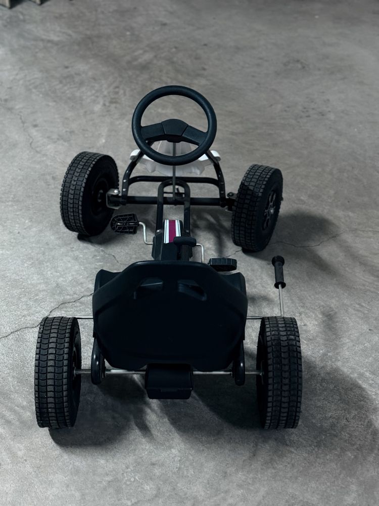Kart de criança a pedais