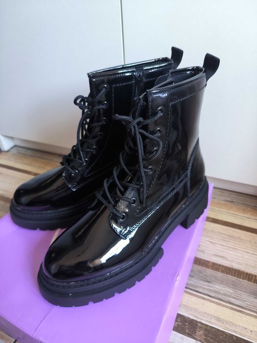 Lakierkowe trapery 40 Deichmann