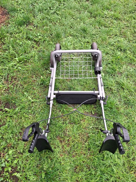 Balkonik z podpórkami pod łokcie