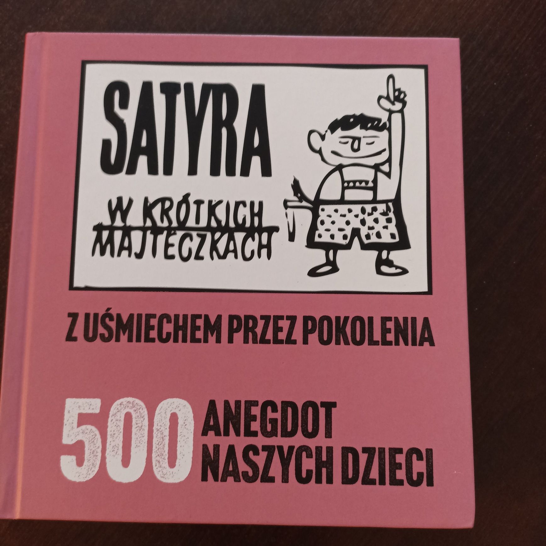 Satyra w krótkich majteczkach. Z uśmiechem przez pokolenia.