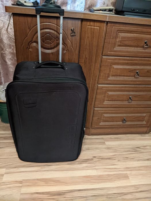 Очень большой чемодан Global