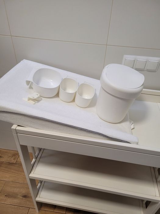 Przewijak Ikea z specjalną matą i pojemnikami