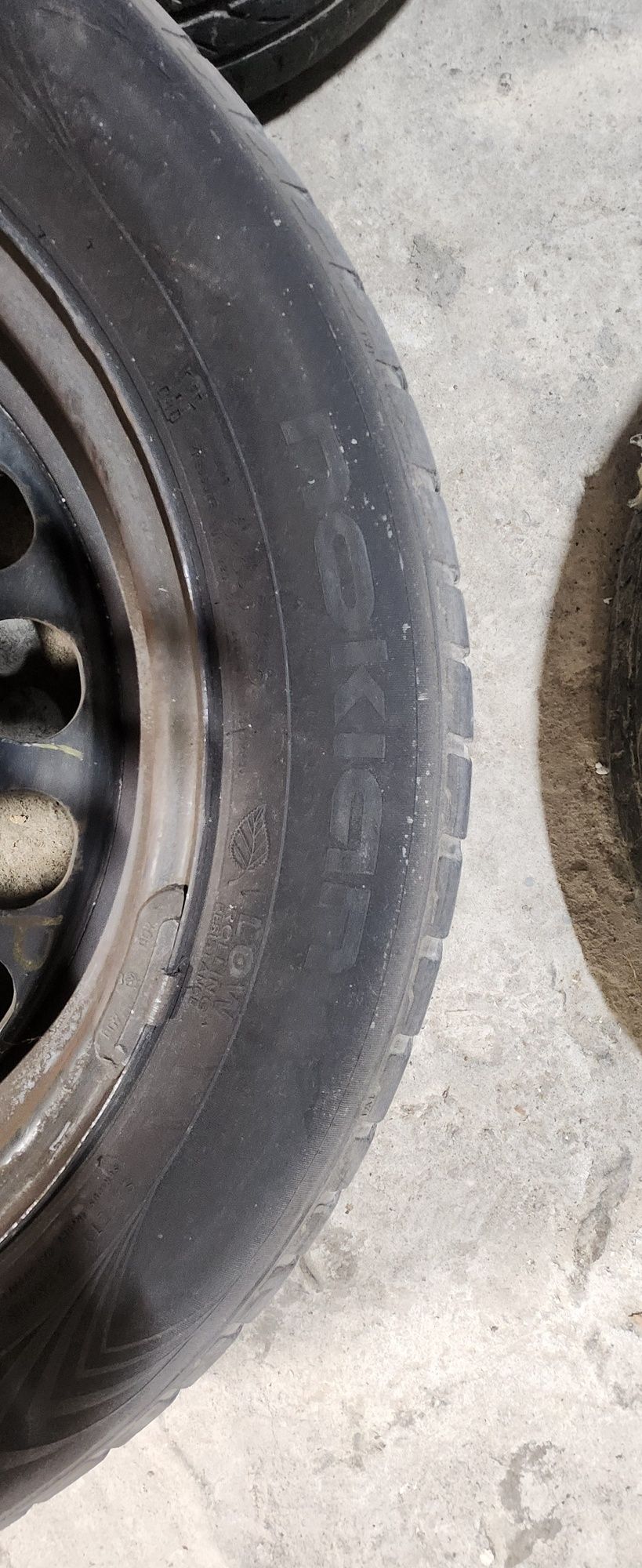 Felgi 16 z kołpakami i oponami Skoda Superb 2