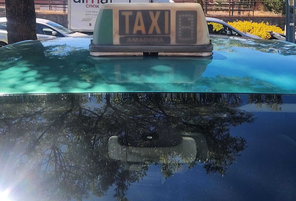 Alvará de táxi - cedência de quotas de empresa no concelho Amadora.