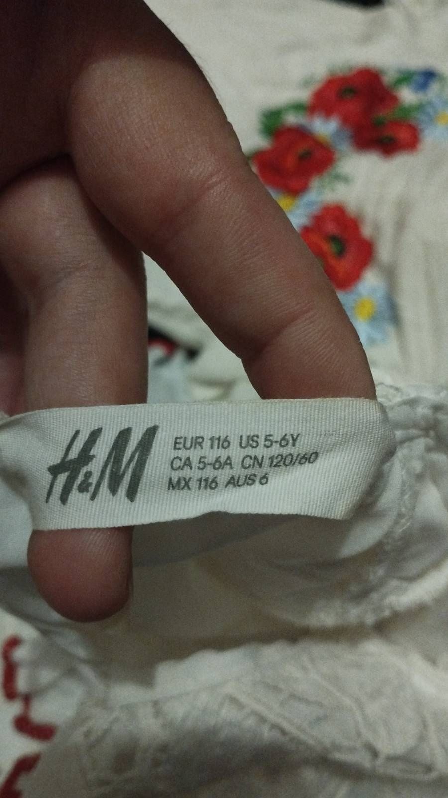 Фірмове плаття H&M для дівчигки на зріст 116 см.
Без дефектів, але вид