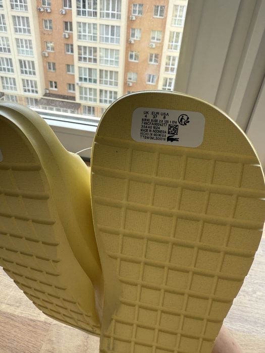 Продам оригінальні слайди Lacoste