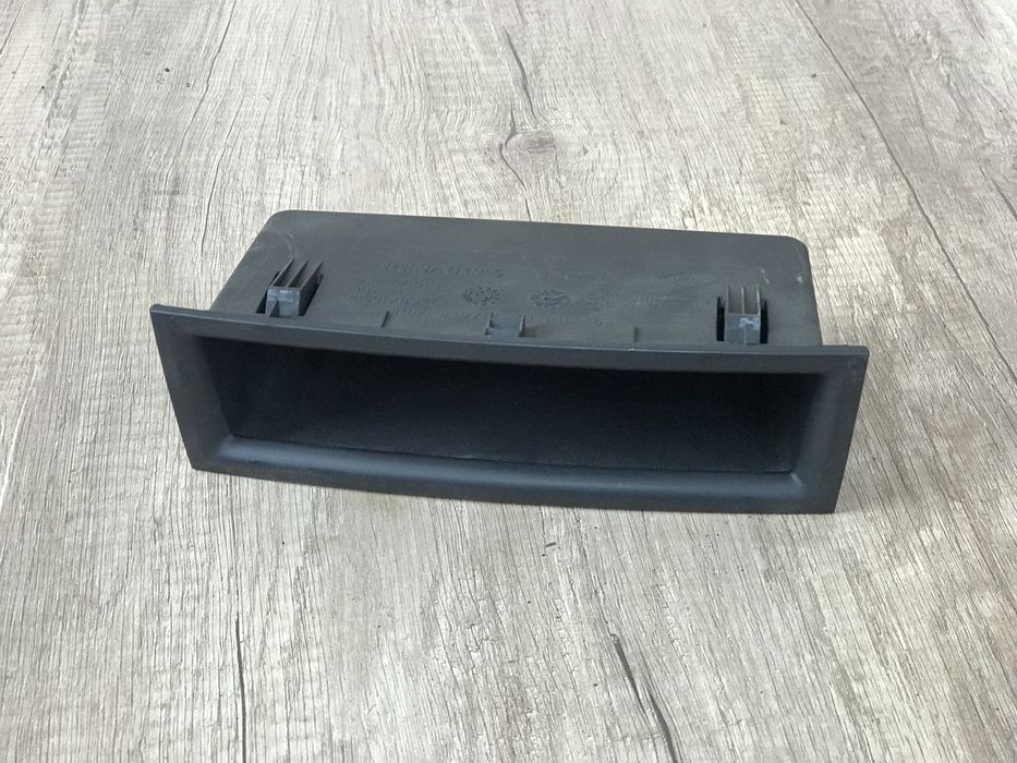 Рено Меган 2 карманчик під магнитолу поличка