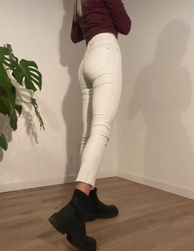 Białe jeansy skinny slim Mango XS 34